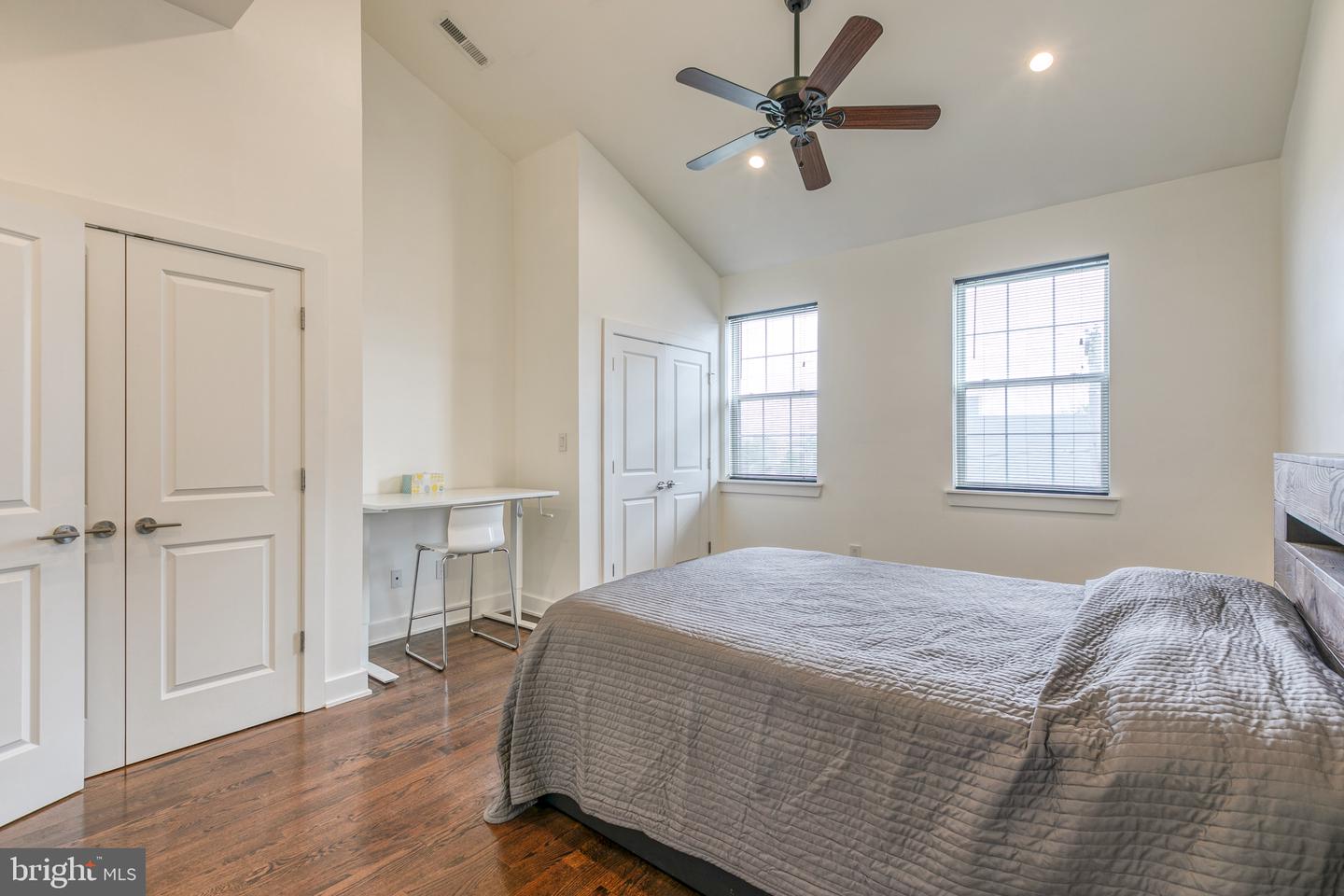 631 W Oxford STREET Unit: 2