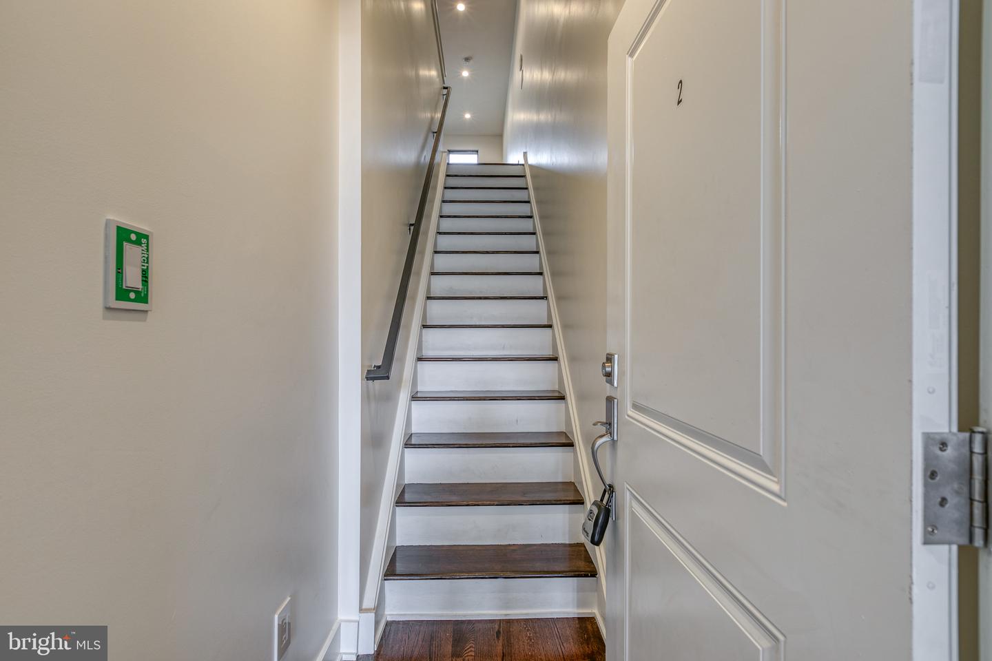 631 W Oxford STREET Unit: 2