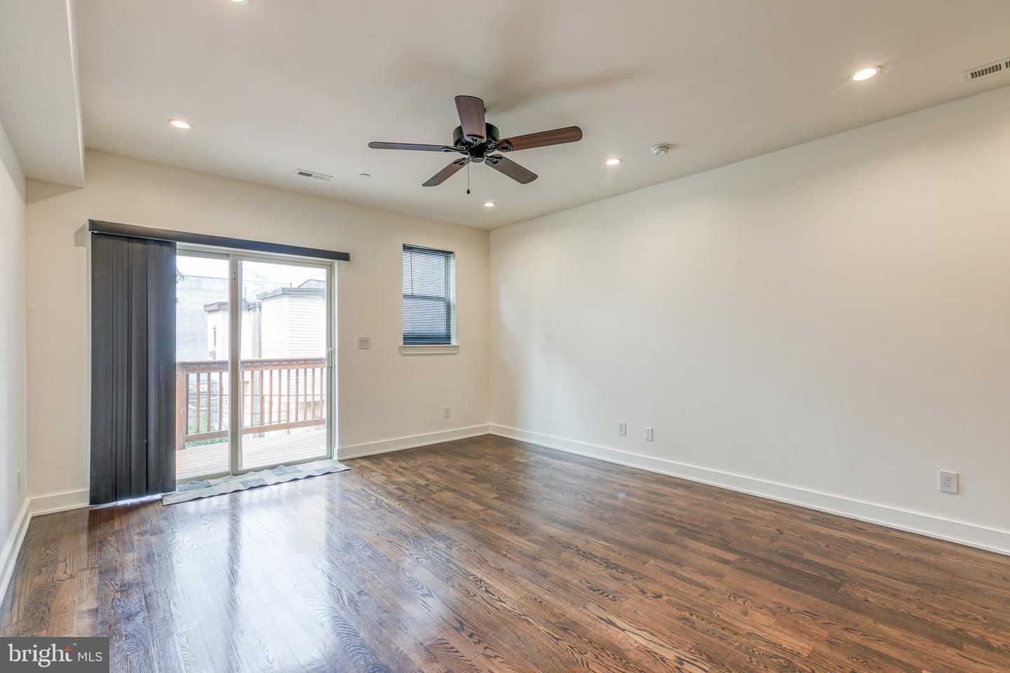 631 W Oxford STREET Unit: 2