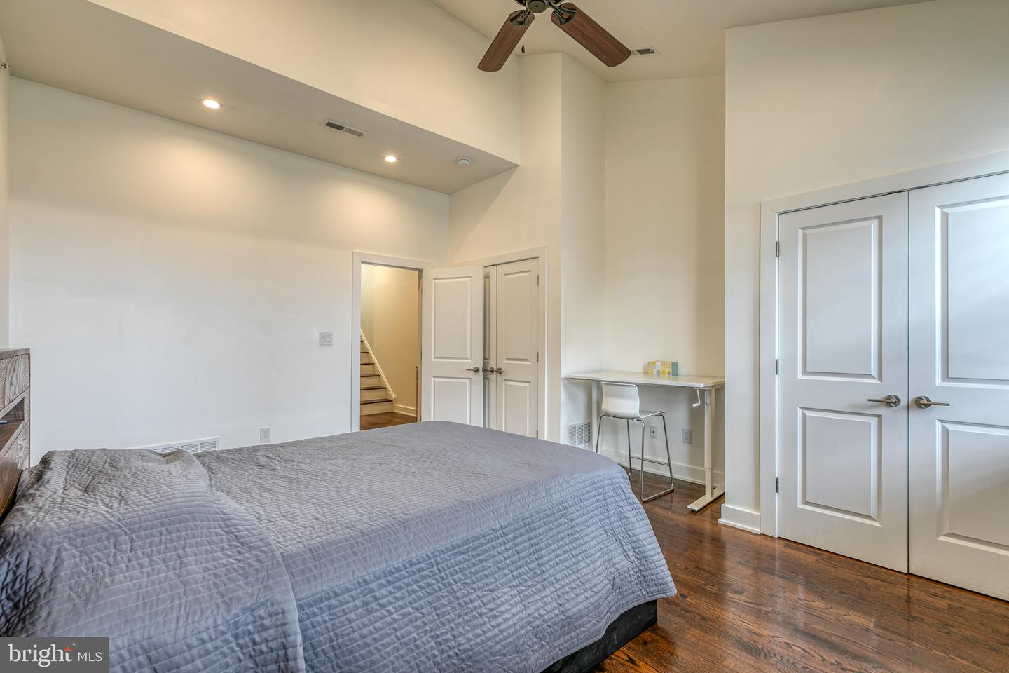 631 W Oxford STREET Unit: 2