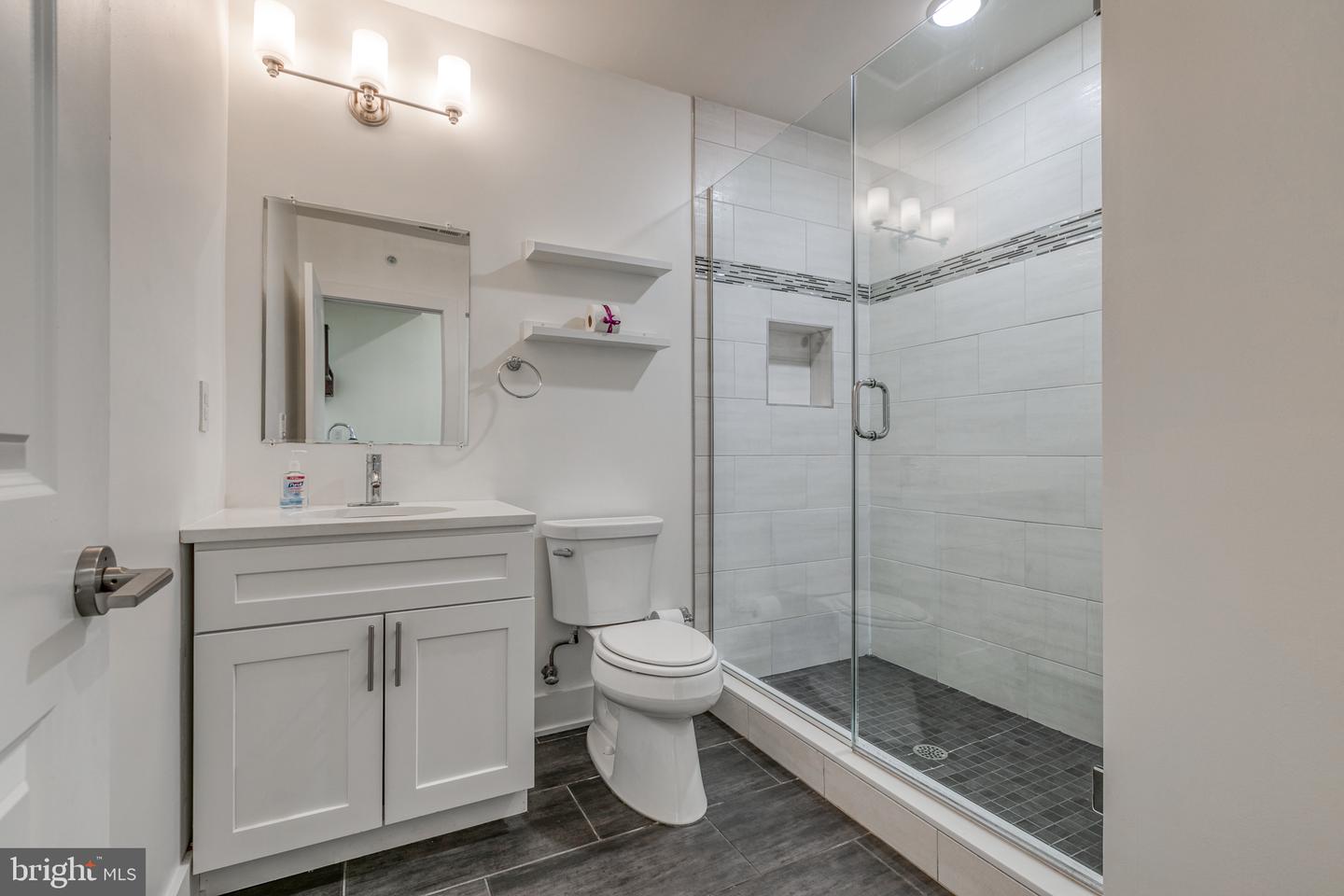 631 W Oxford STREET Unit: 2