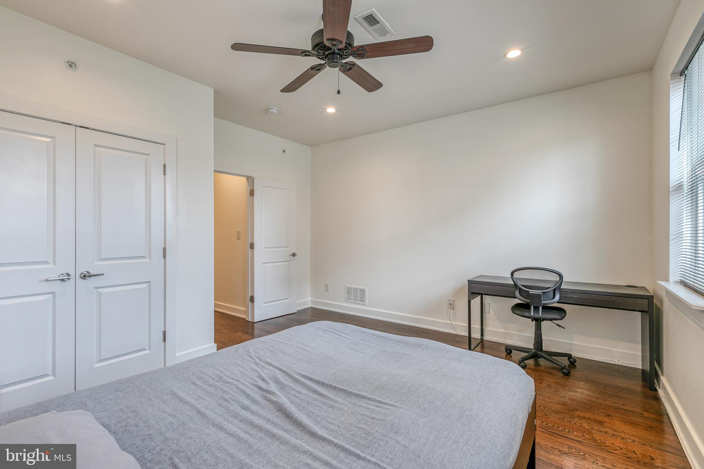631 W Oxford STREET Unit: 2