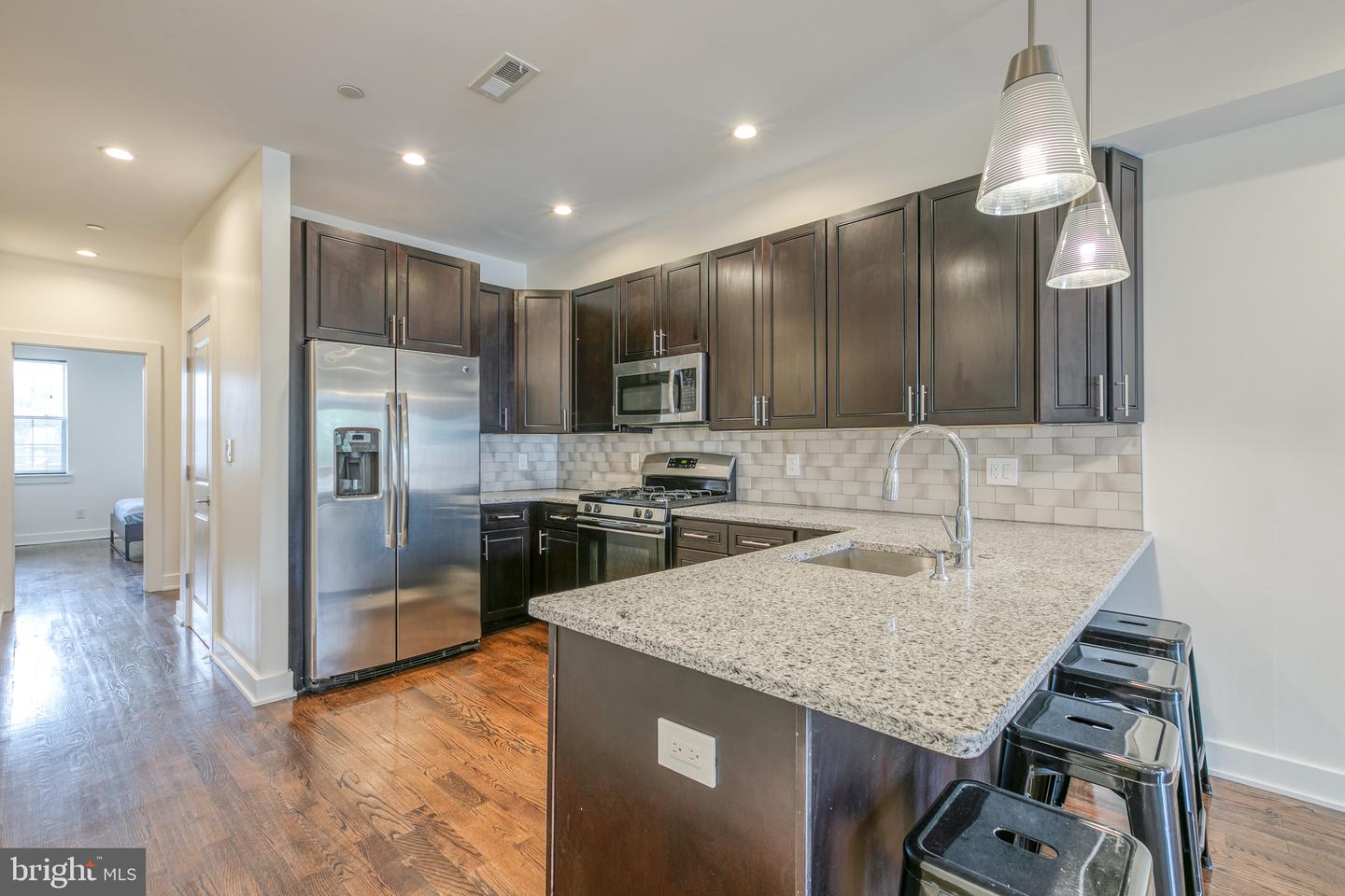 631 W Oxford STREET Unit: 2