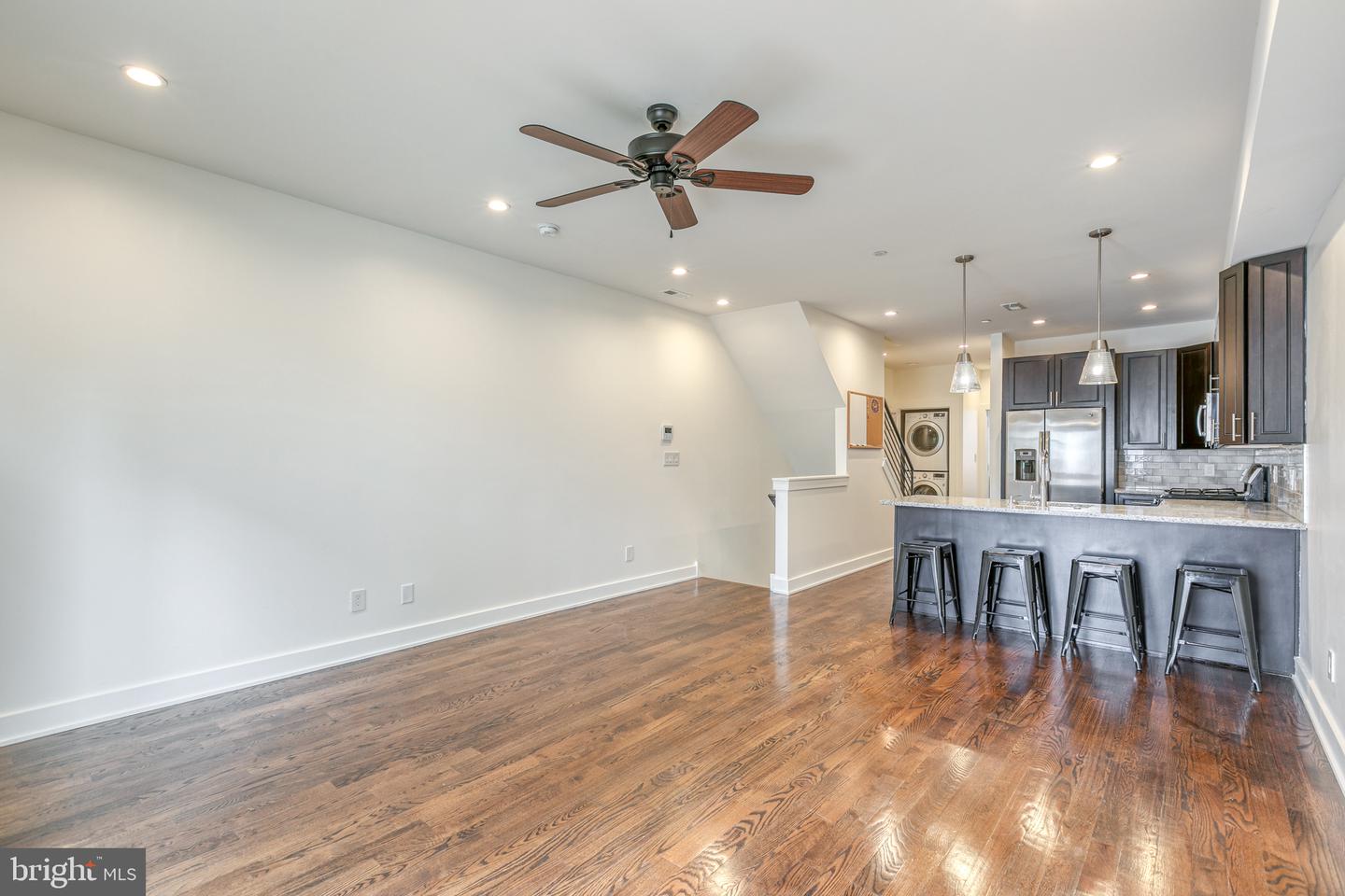 631 W Oxford STREET Unit: 2