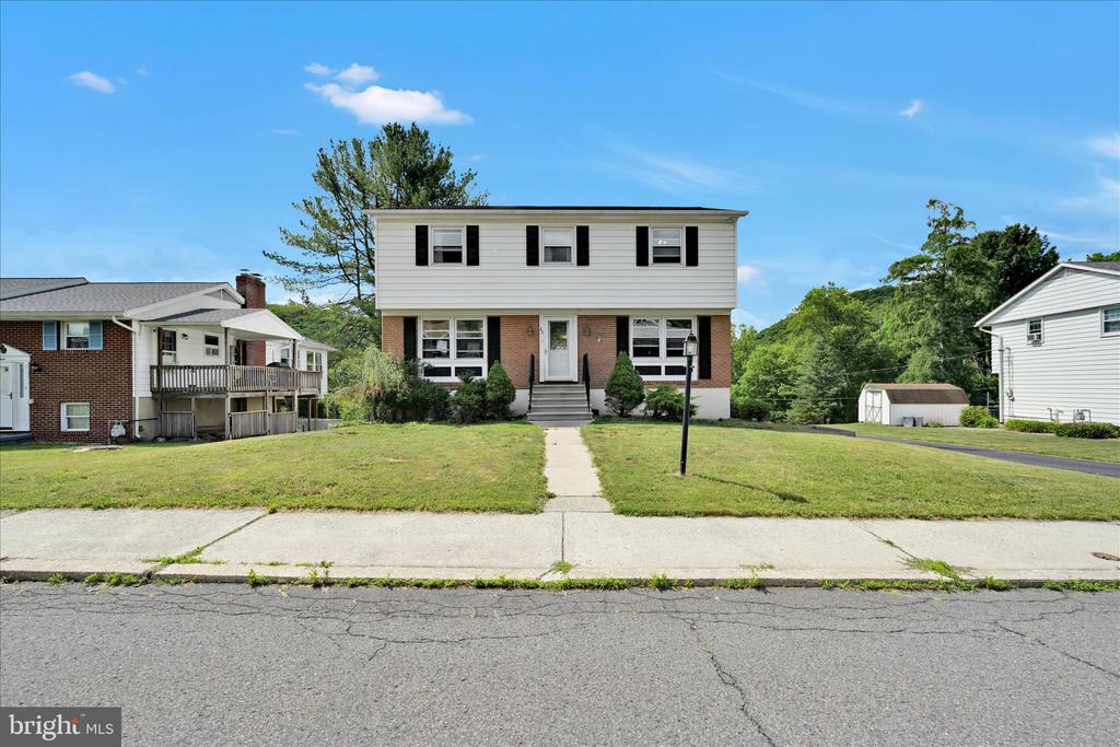 89 DEERFIELD DRIVE