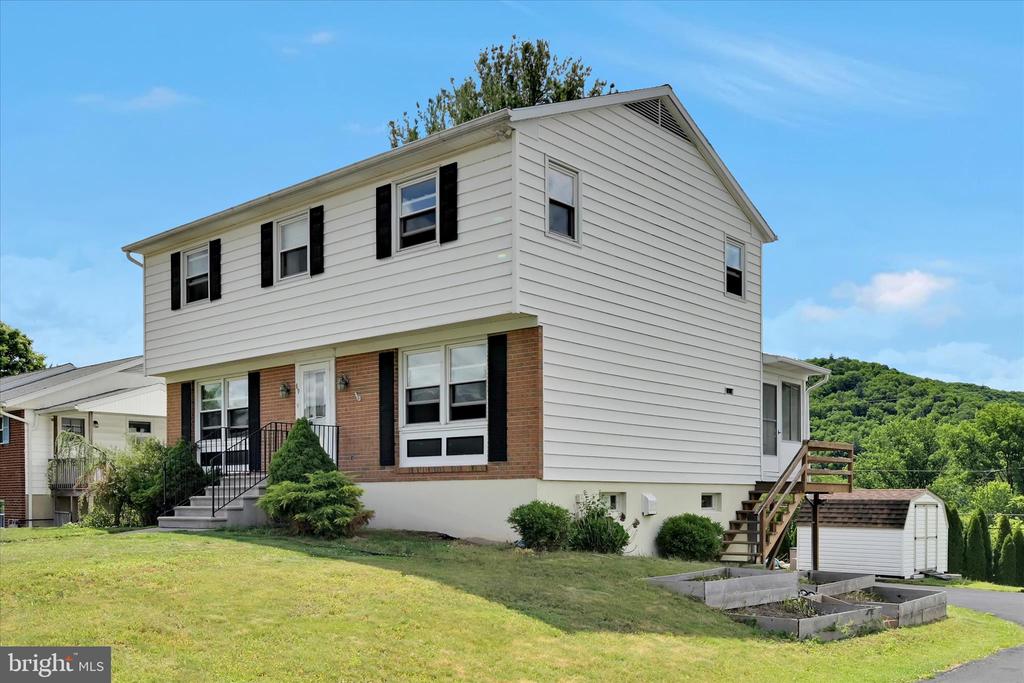 89 DEERFIELD DRIVE