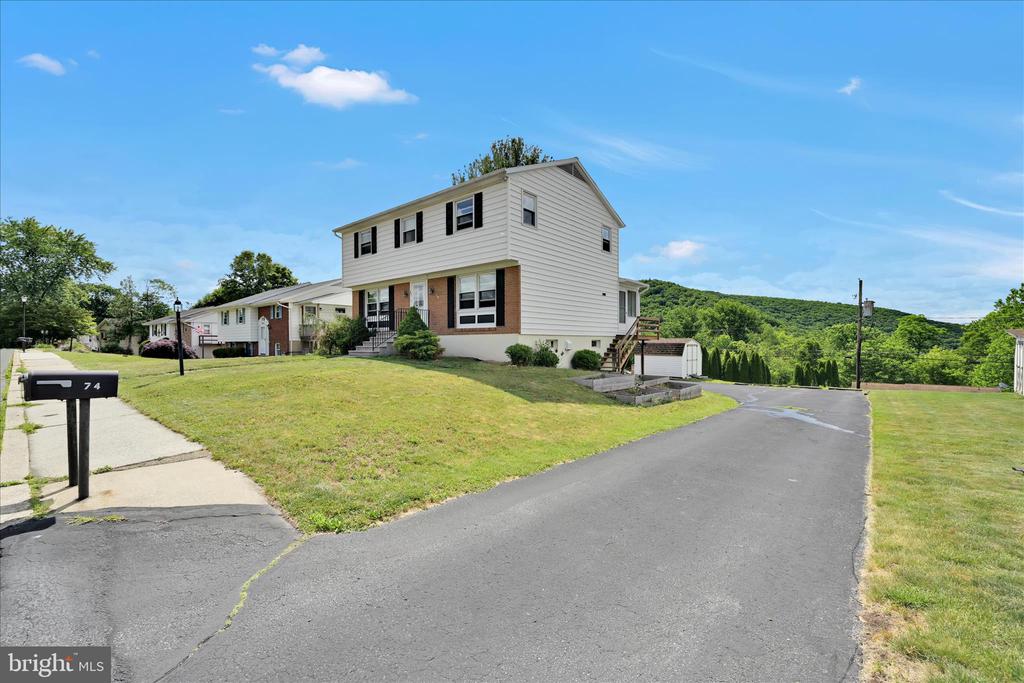 89 DEERFIELD DRIVE