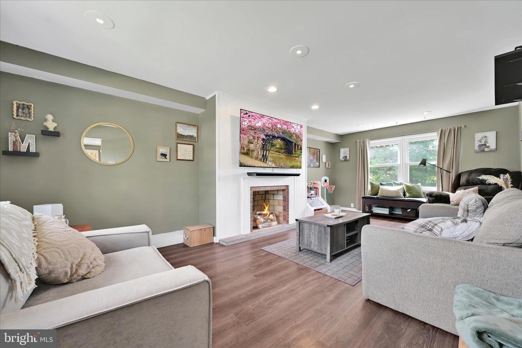 89 DEERFIELD DRIVE