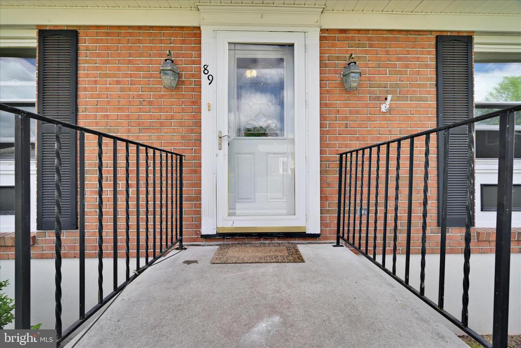 89 DEERFIELD DRIVE