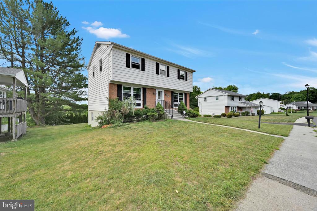 89 DEERFIELD DRIVE