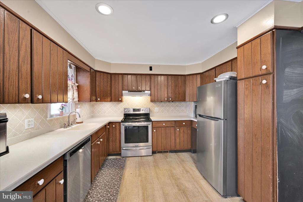 89 DEERFIELD DRIVE