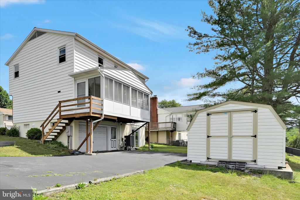 89 DEERFIELD DRIVE