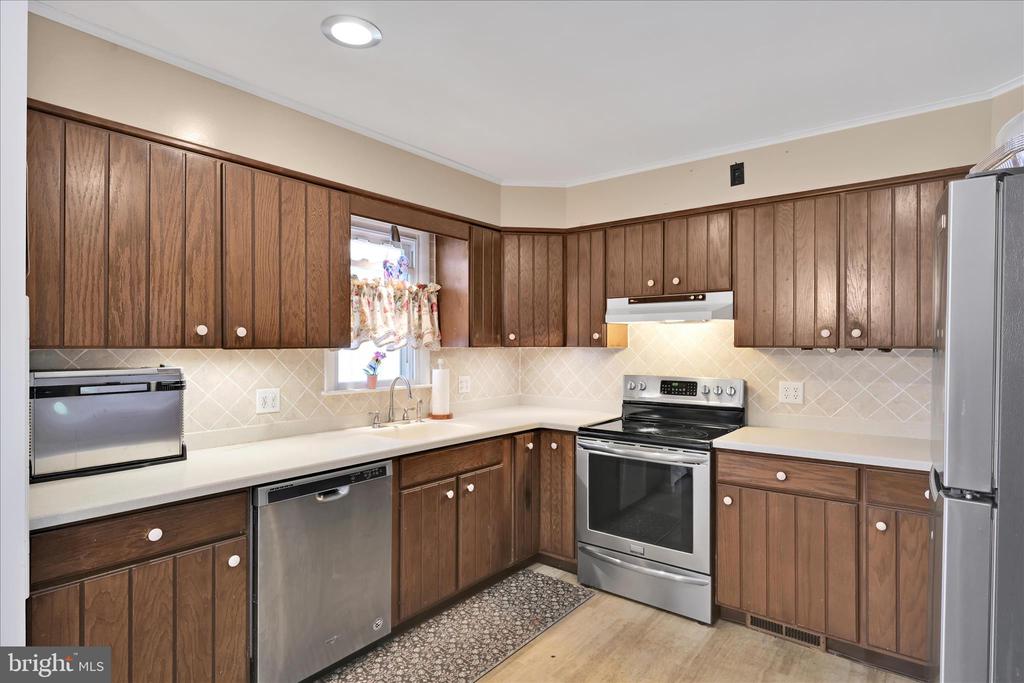 89 DEERFIELD DRIVE
