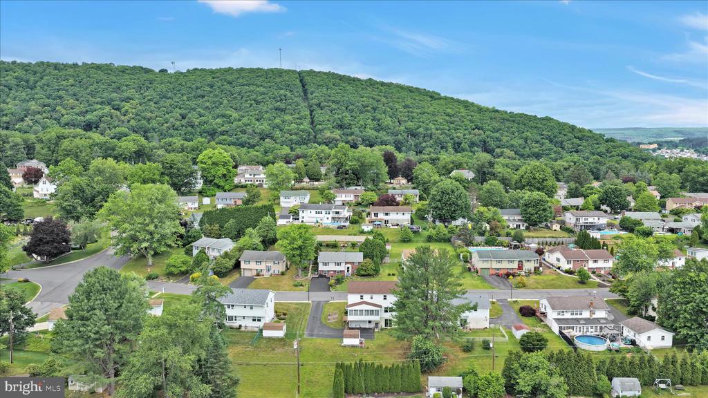 89 DEERFIELD DRIVE