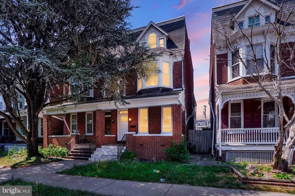 724 ROOSEVELT AVENUE