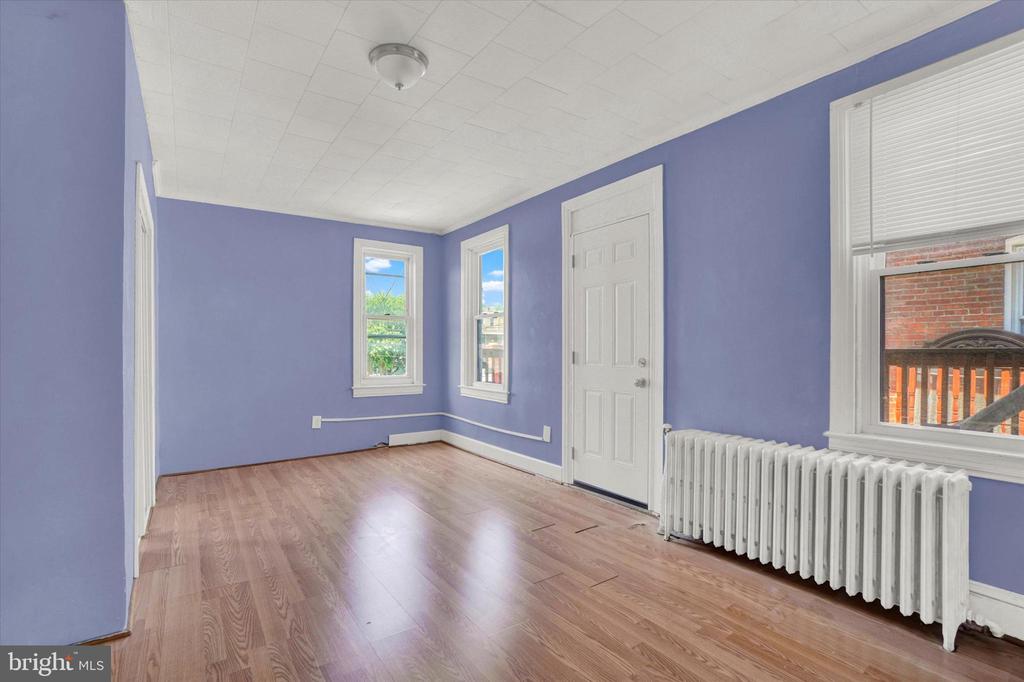 724 ROOSEVELT AVENUE