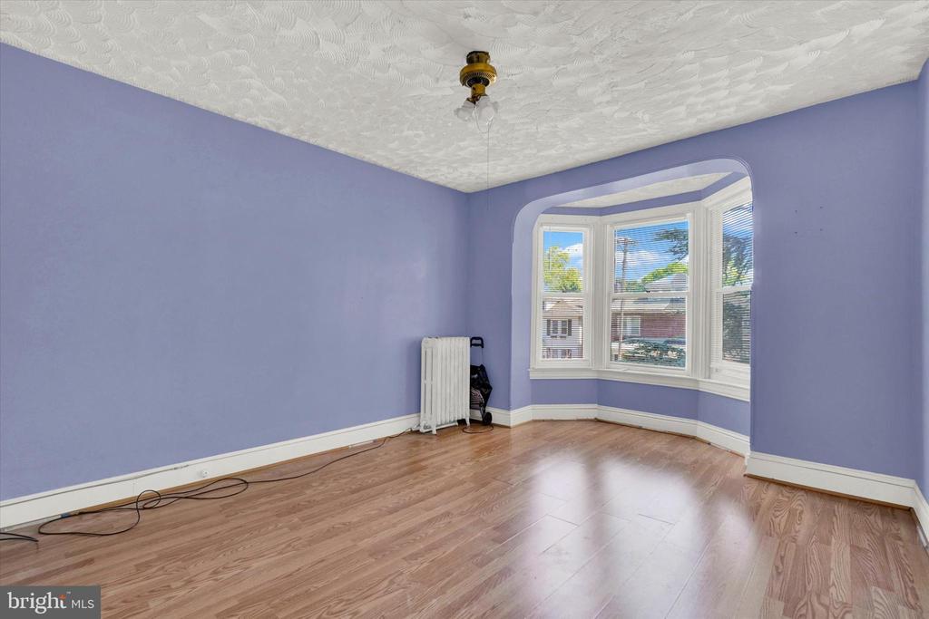 724 ROOSEVELT AVENUE