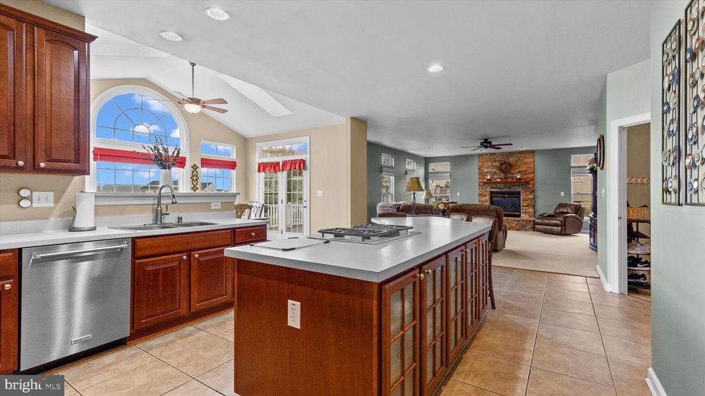 447 EL VISTA DRIVE