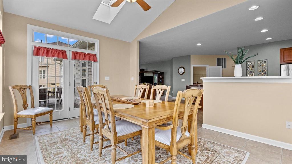 447 EL VISTA DRIVE