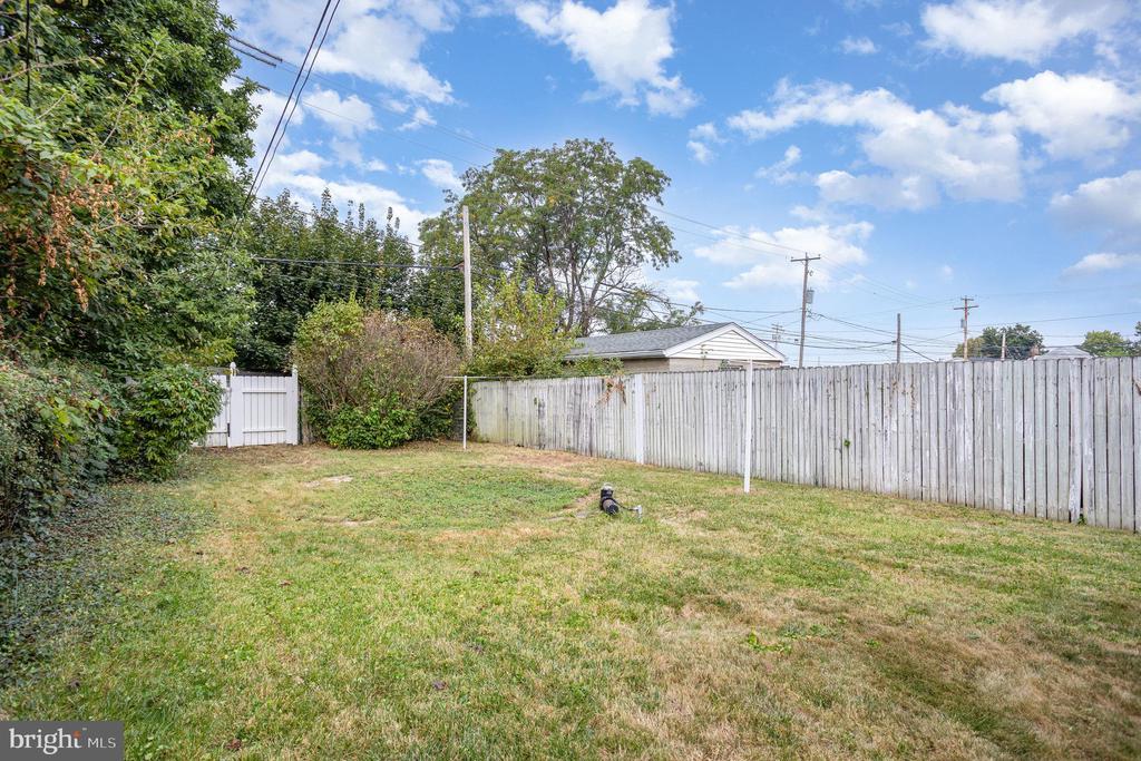 722 LANCASTER AVENUE