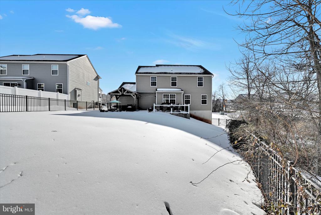 30 JENNIFER ROAD