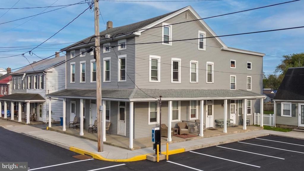 8 E BROADWAY AVE