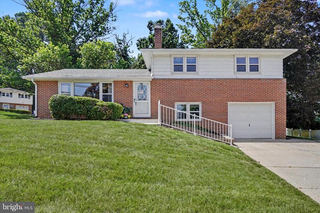 460 SKYVIEW DRIVE