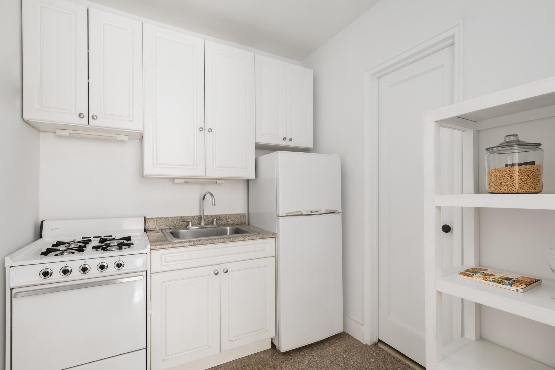 31 W 69th Street Unit: 3A