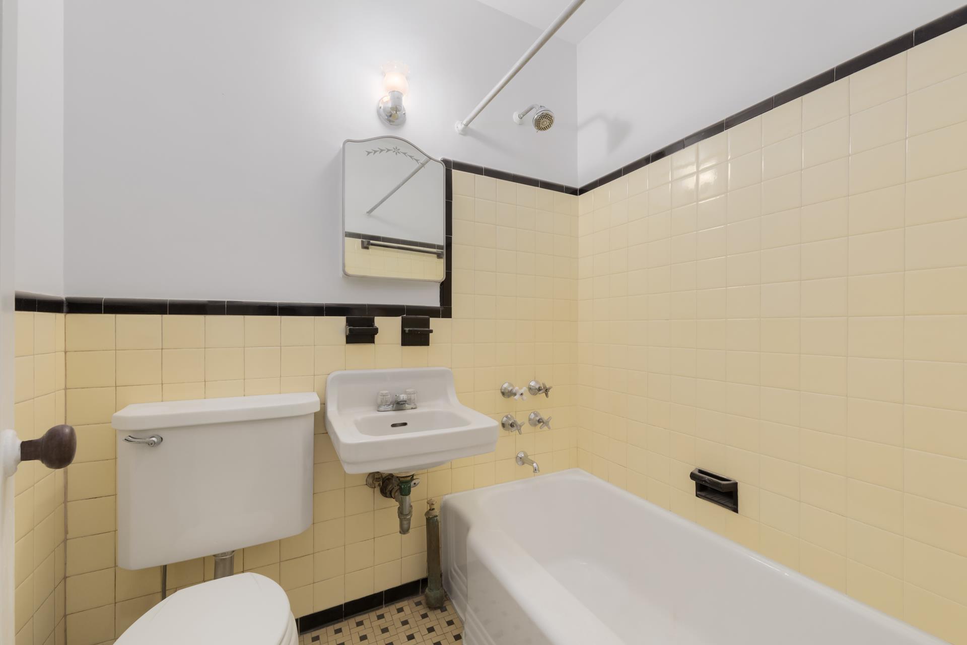 31 W 69th Street Unit: 3A