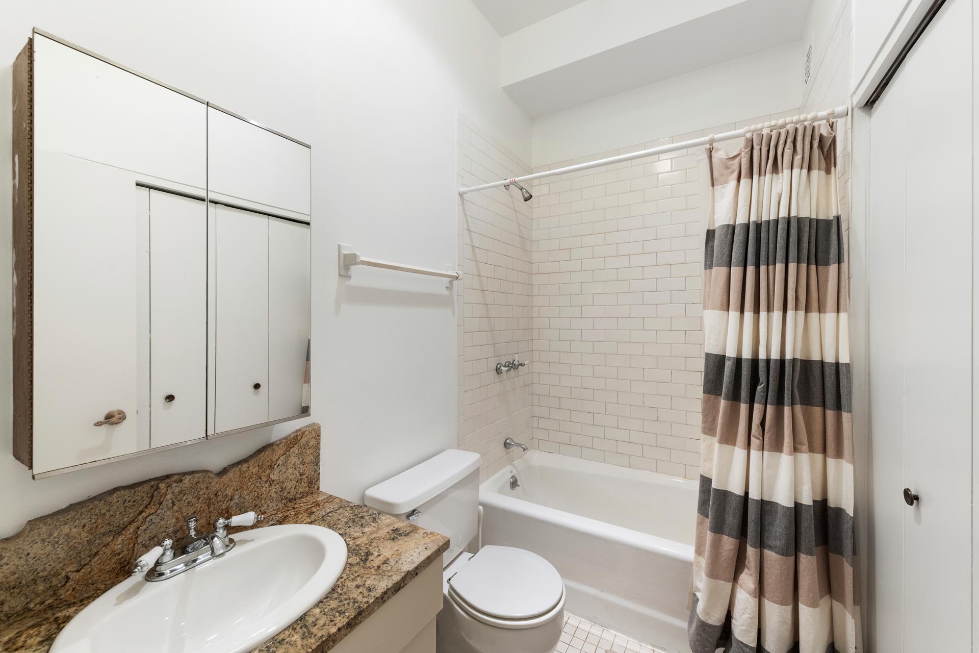 307 E 12th Street Unit: 3B