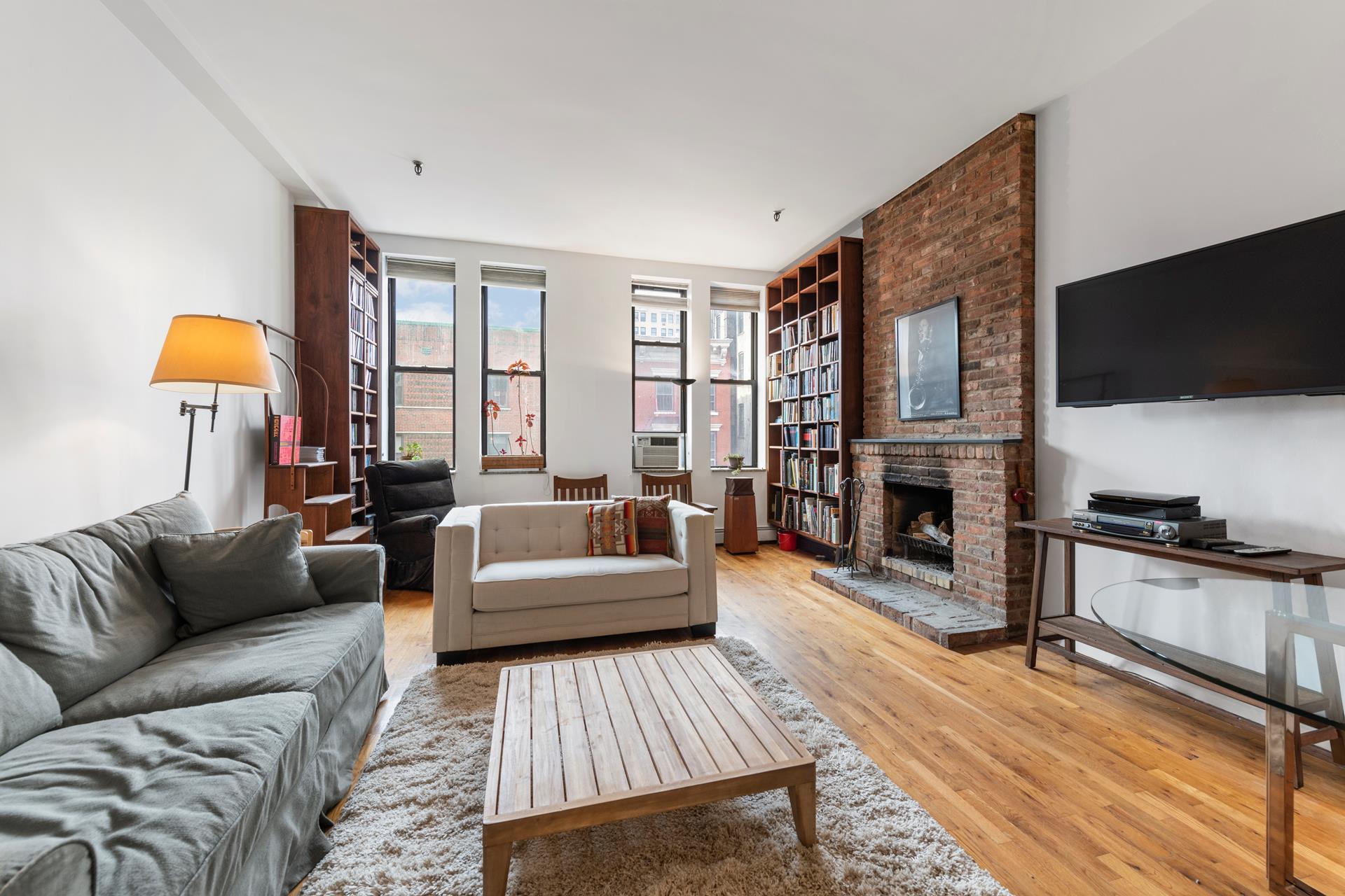 307 E 12th Street Unit: 3B