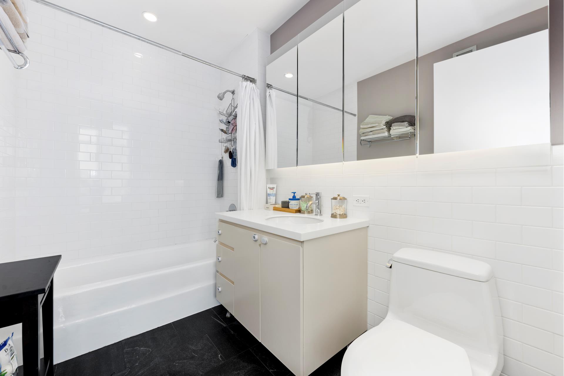 189 Schermerhorn Street Unit: 25J