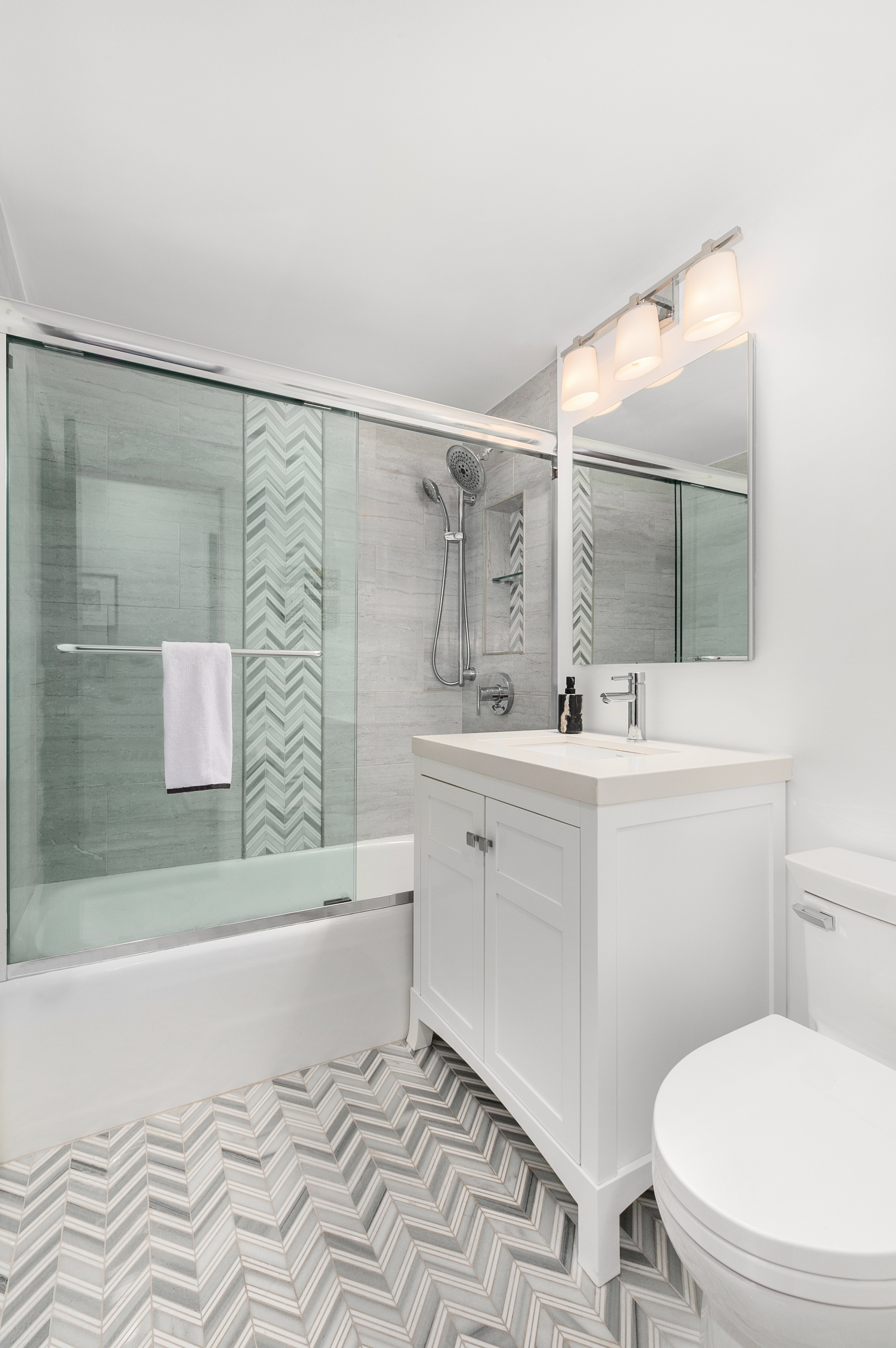 70 E 10TH Street Unit: 15W