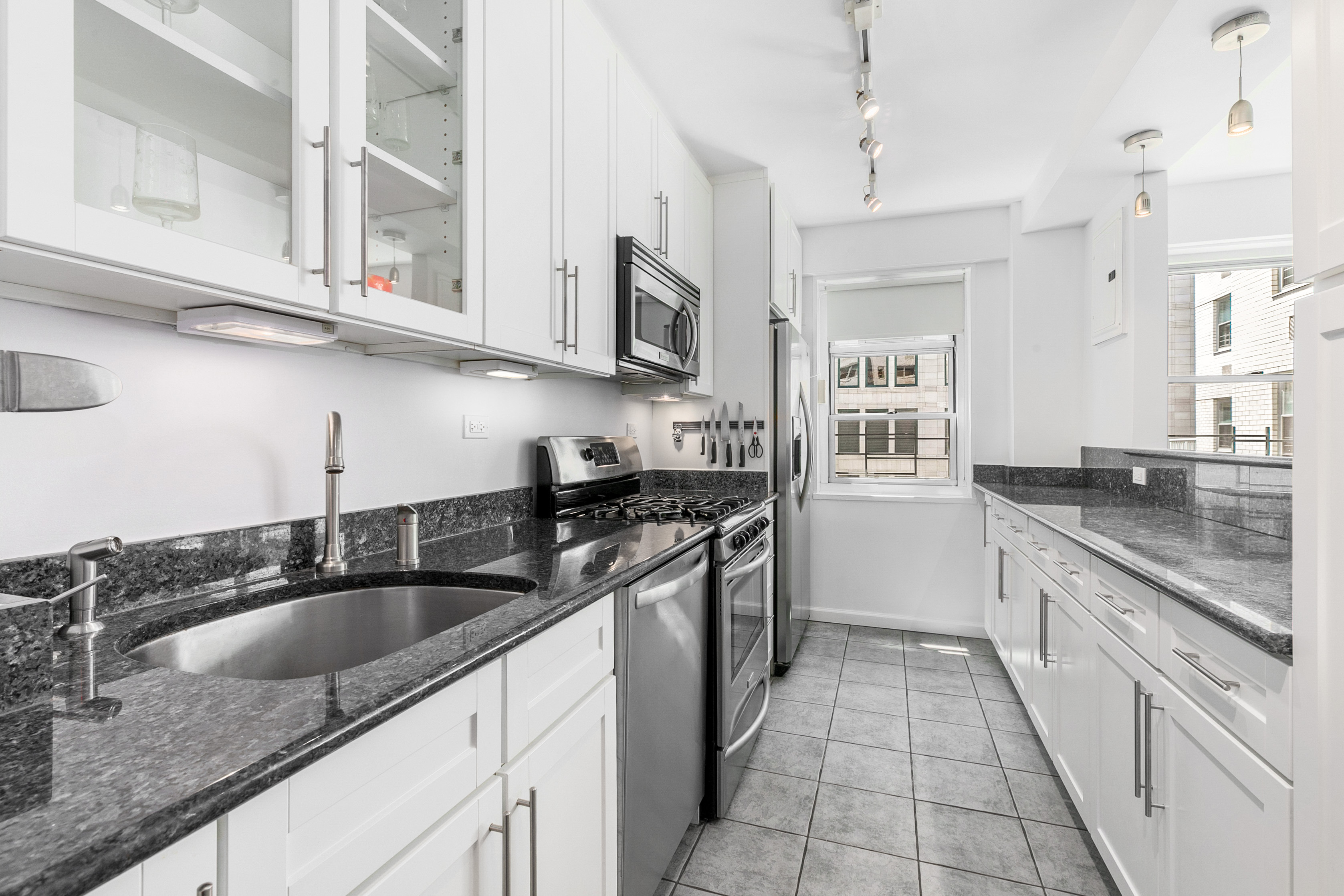 70 E 10TH Street Unit: 15W