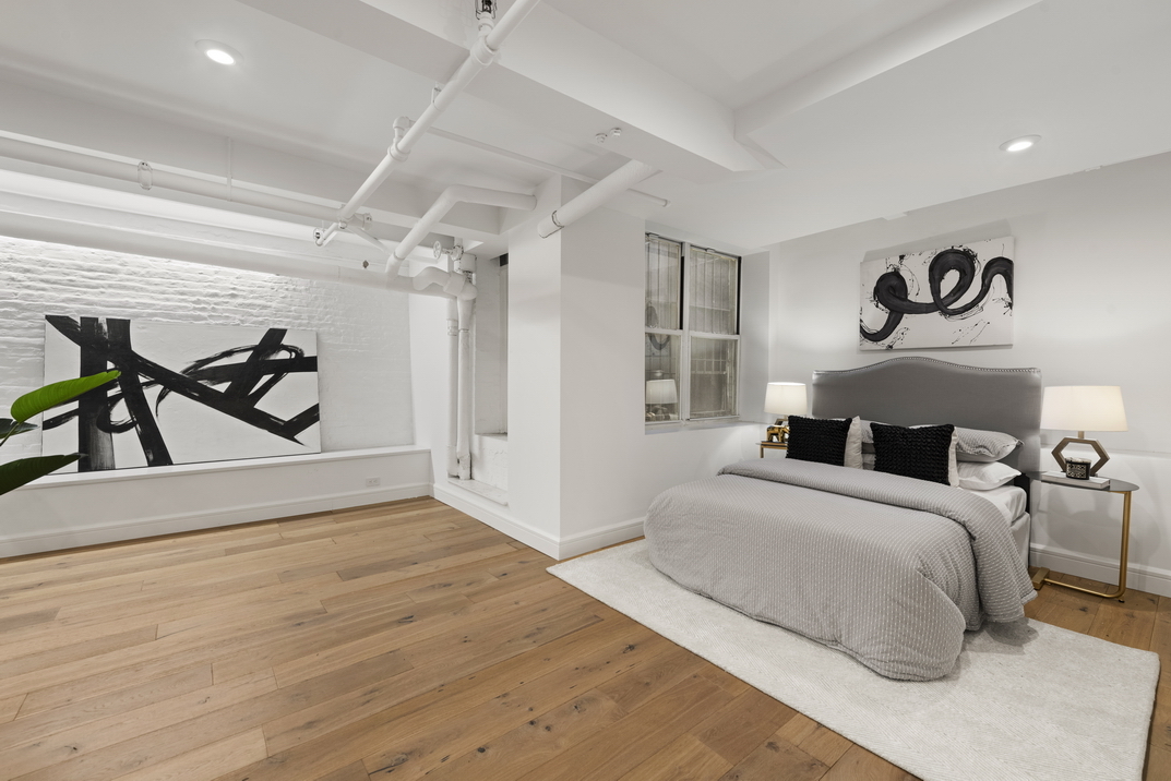 147 W 22ND Street Unit: 1E