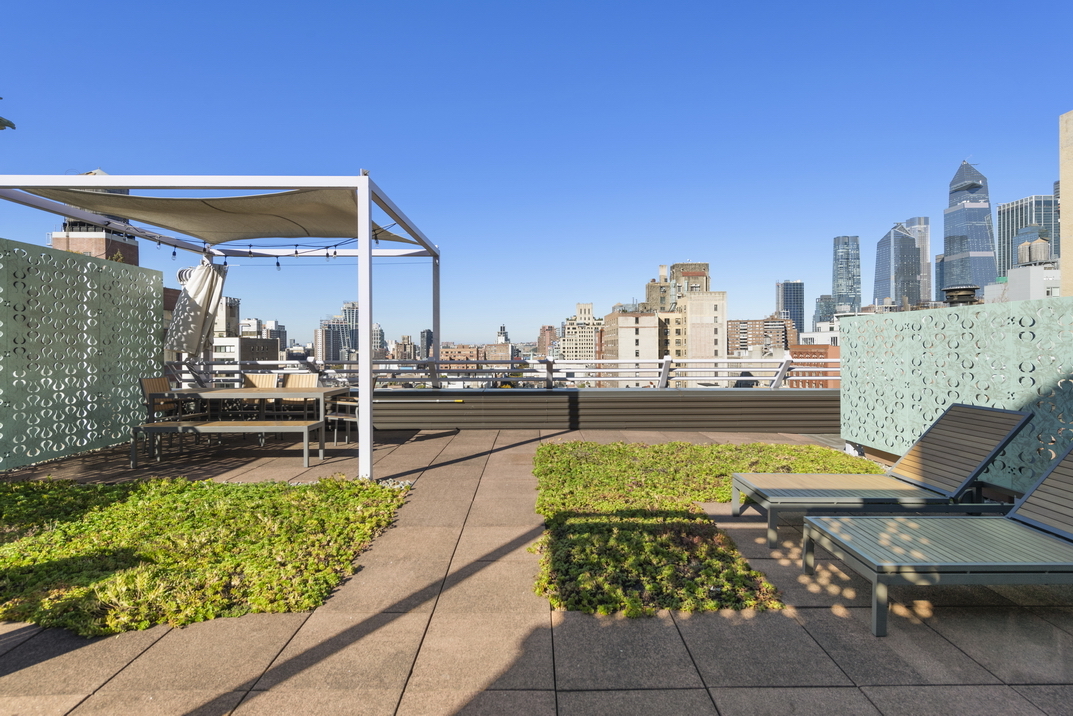 147 W 22ND Street Unit: 1E