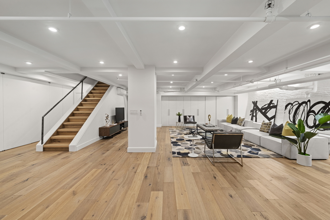 147 W 22ND Street Unit: 1E