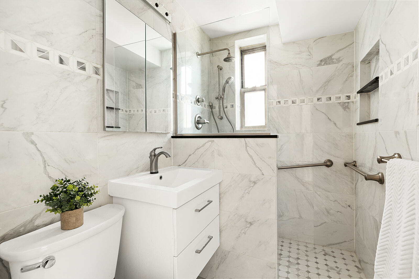 221 MCDONALD Avenue Unit: 2K