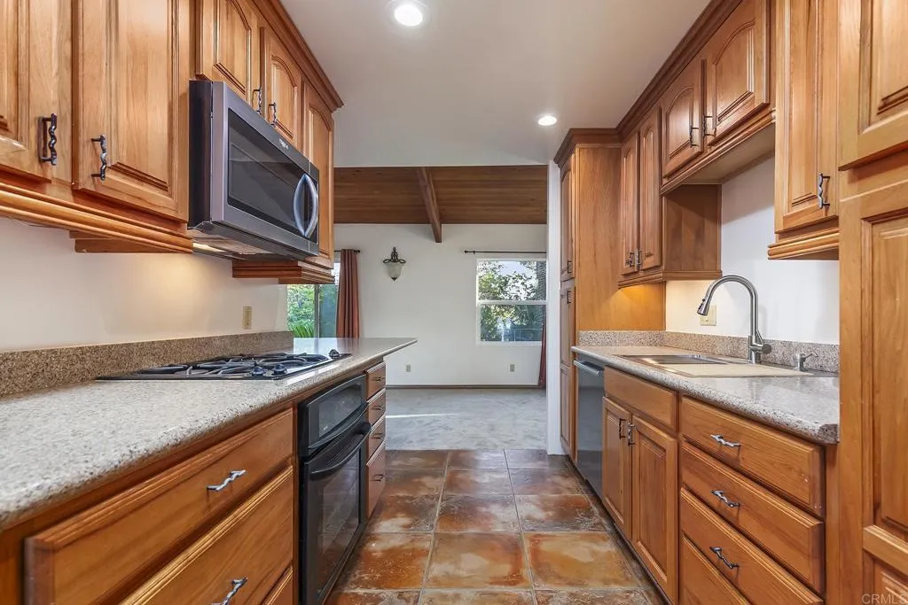 10546 Valle Vista Rd