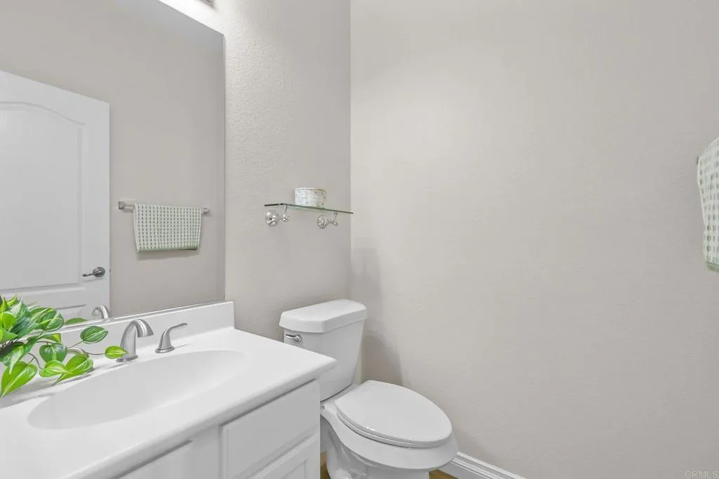 1279 W Vaquero