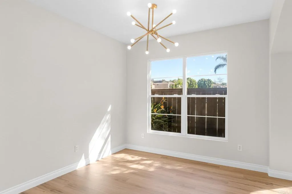 1279 W Vaquero