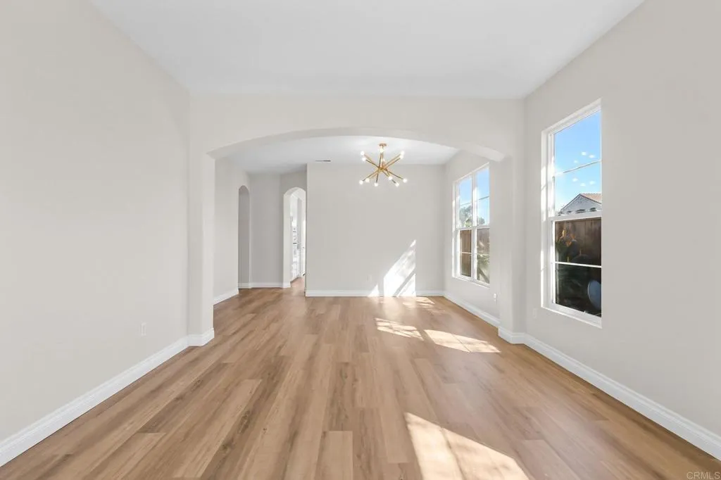 1279 W Vaquero