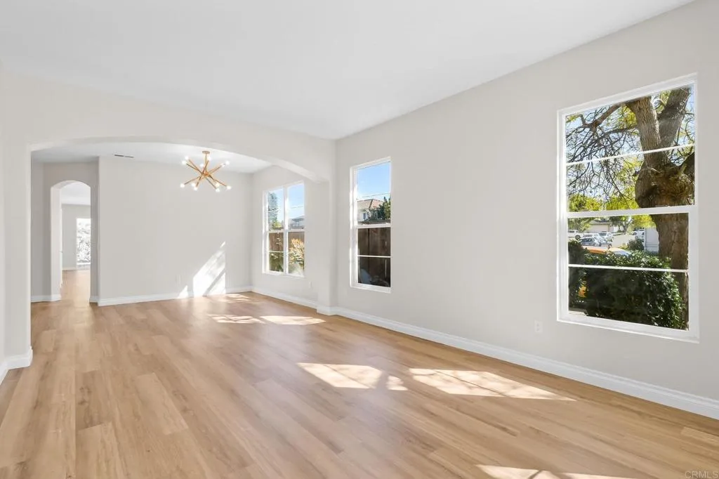 1279 W Vaquero