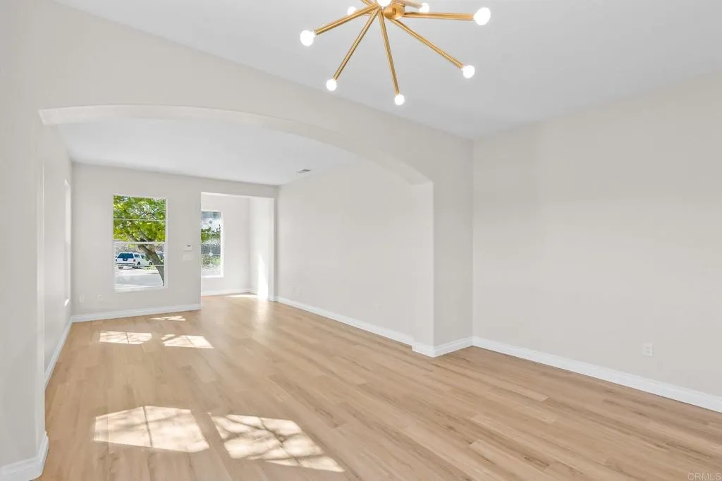 1279 W Vaquero