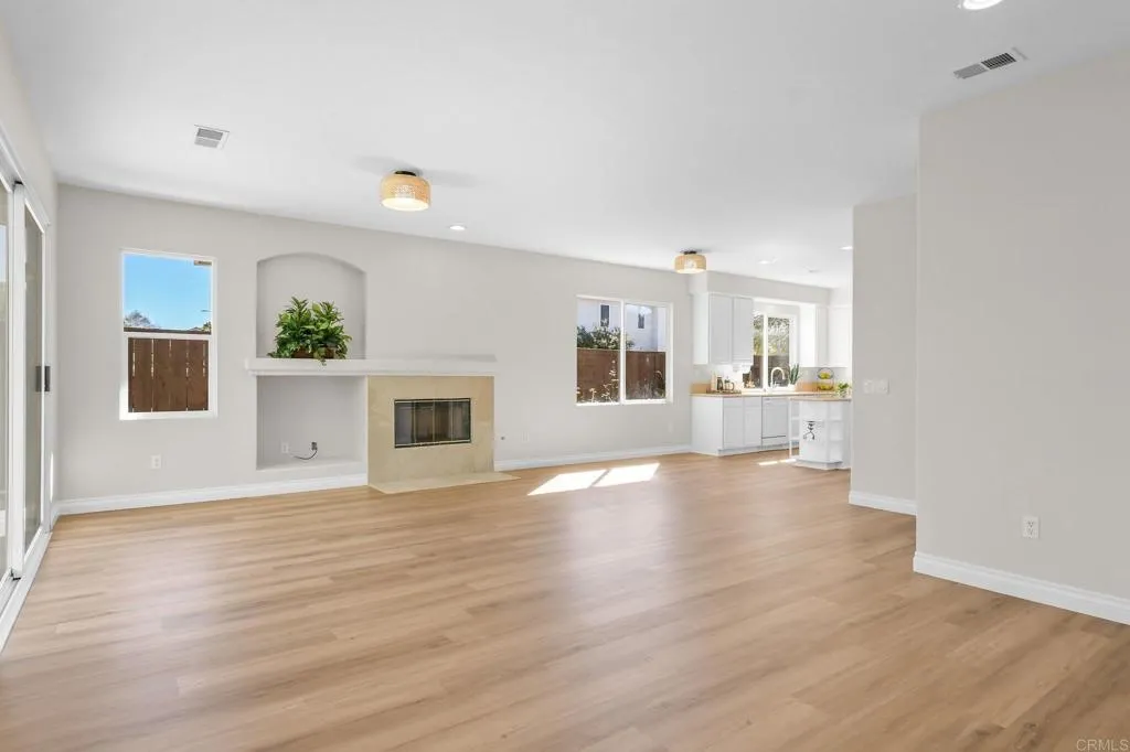 1279 W Vaquero