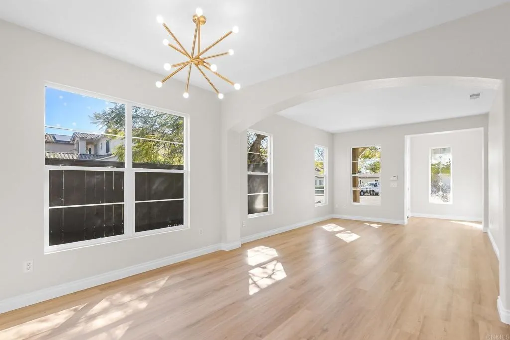 1279 W Vaquero