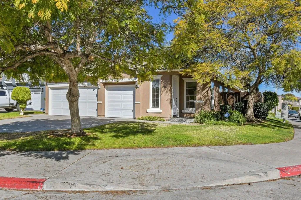 1279 W Vaquero