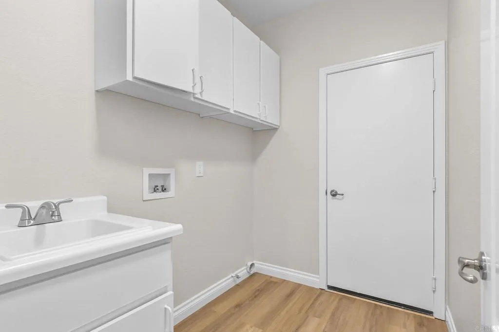 1279 W Vaquero