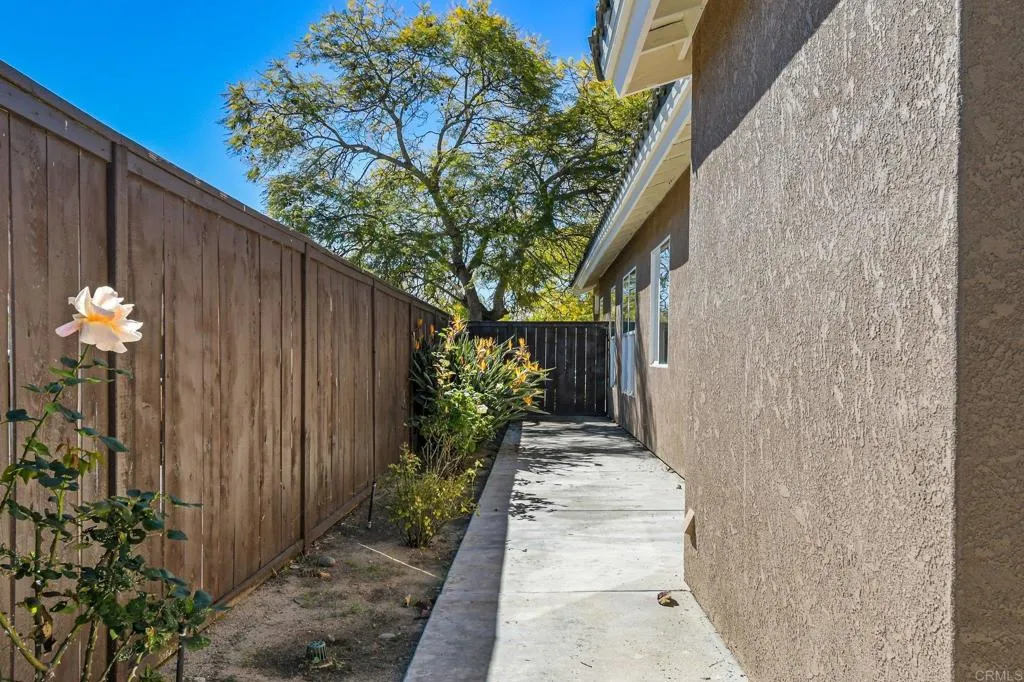1279 W Vaquero