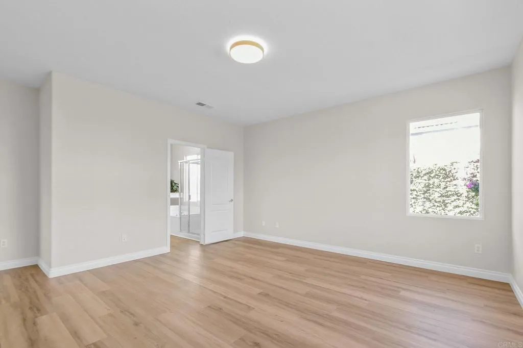 1279 W Vaquero